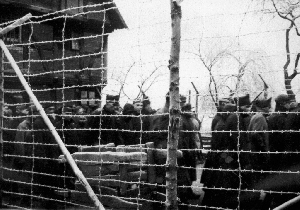 Kriegsgefangene bei Meliorationsarbeiten an der Kleinen Aue